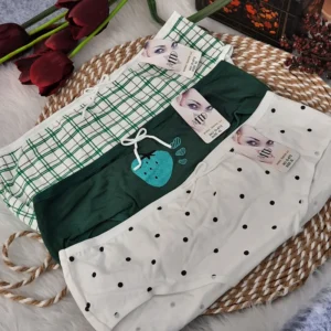 شورت زنانه مدل عروسکی نخ پنبه اعلا طرح توت فرنگی وارداتی مجموعه 3 عددی