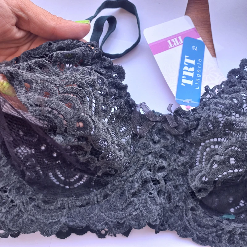 ست شورت و سوتین زنانه تیریتی مدل مخمل ست شورت و سوتین زنانه تیریتی مدل مخمل