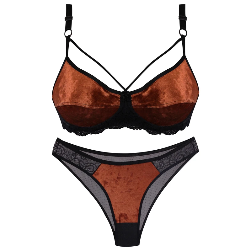 ست شورت و سوتین زنانه کارنا رز مدل مخمل کد 3356 ست شورت و سوتین زنانه کارنا رز مدل مخمل کد 3356