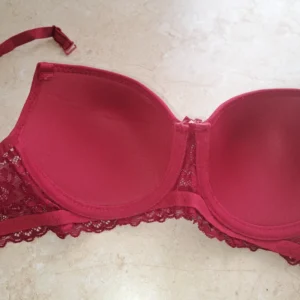 سوتین زنانه ابرو مدل اسفنجی دکلته